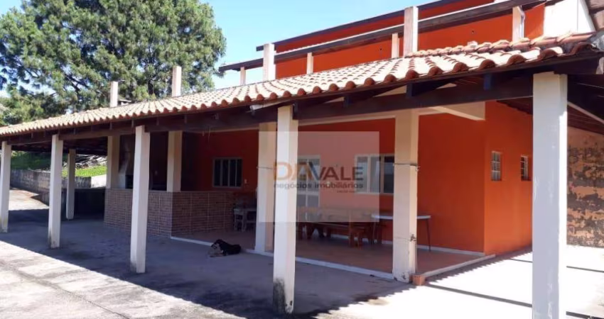 Ótima chácara de 8000 m² na Boa Vista casa de 250 m² de área construída.