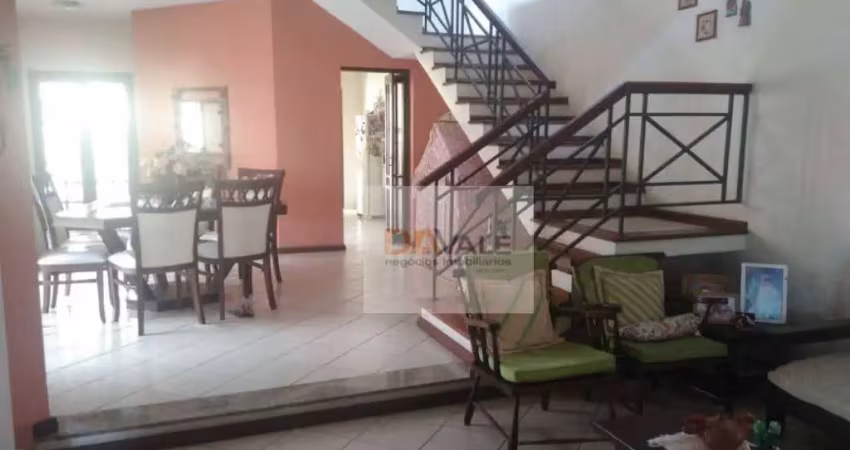 Ótima casa no Jardim Primavera de  221 m² e área construída.
