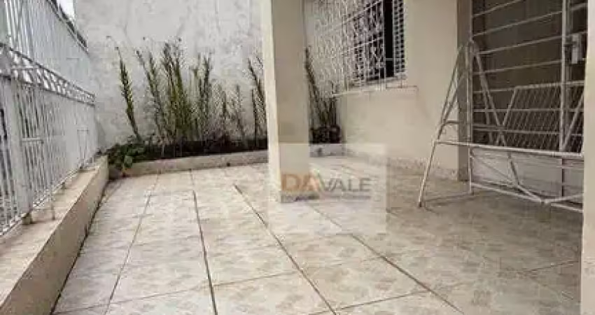 Casa bem conservada, com amplo terreno em local valorizado da rua do porto em caçapava.