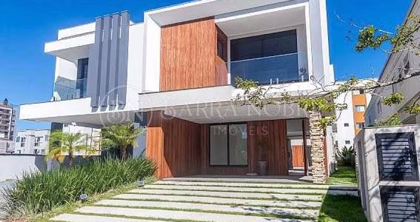 3 Suítes, 4 Vagas de Garagem