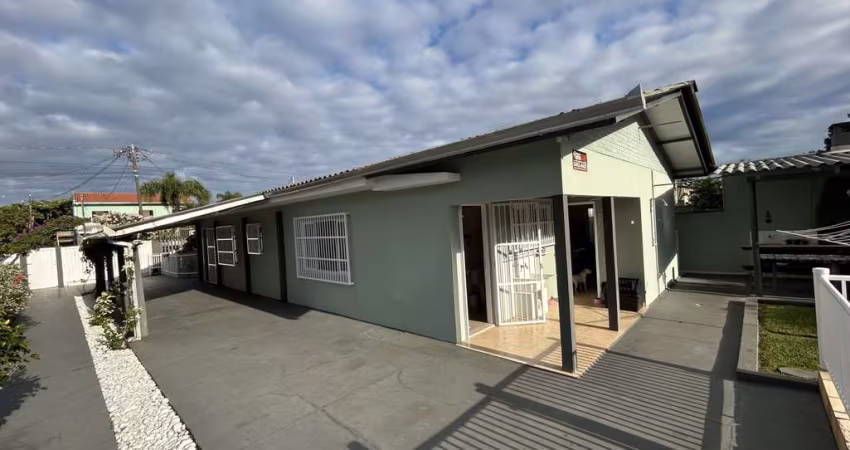Casa para Venda em Guaratuba, Brejatuba, 3 dormitórios, 2 banheiros, 5 vagas