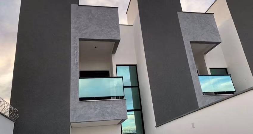 Casa Sobrado com 3 quartos, 2 vagas, Área de Lazer no Bairro Novo Mundo em Uberlândia!!!