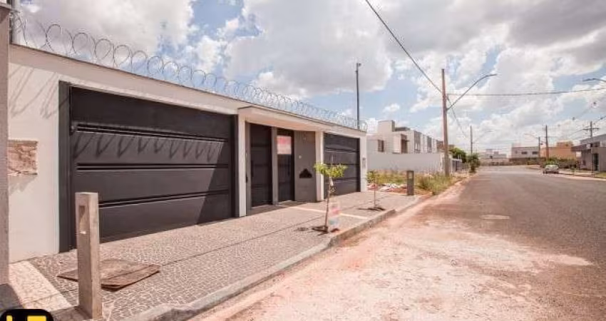 Casa com 3 quartos, Suíte, Sala ampla, Cozinha Americana, Quintal, 2 vagas no bairro Vida Nova em Uberlândia