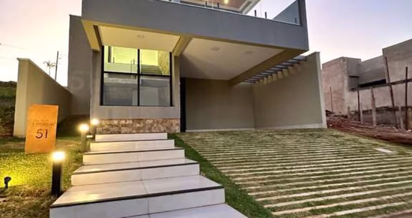 Casa à Venda Condomínio Terras Alpha em Uberlândia: 3 suítes, Salas amplas, 4 vagas, Sacada com vista permanente, Área gourmet