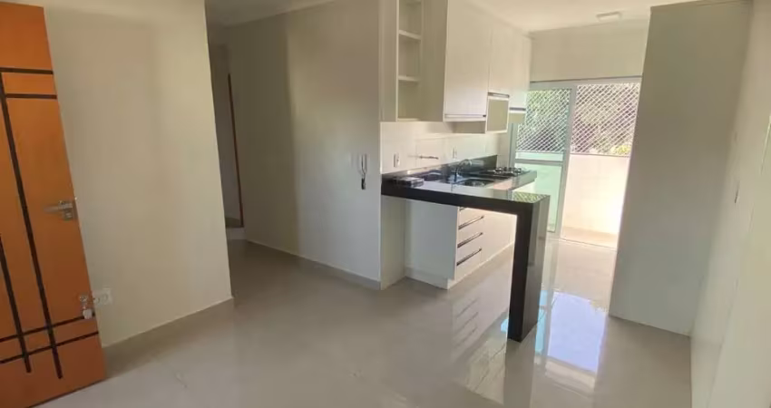 Apartamento à venda em Uberlândia-MG, no bairro Santa Mônica: 2 quartos, 2 salas, 1 banheiro, 1 vaga de garagem!