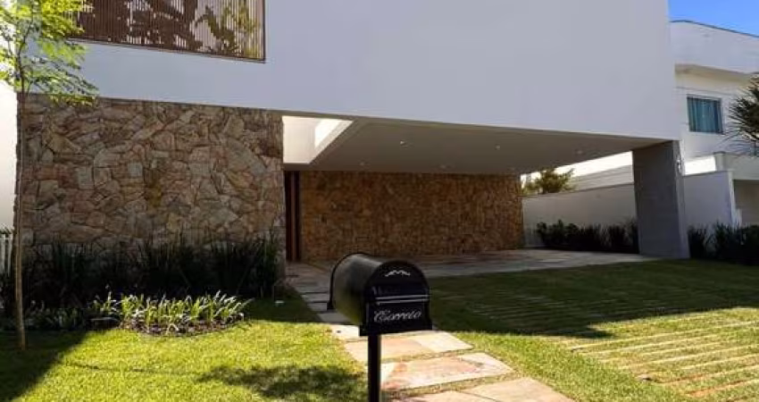 Casa Duplex de Luxo com 4 suítes em Uberlândia no Condomínio Jardins Gênova Pronta para Morar: 6 vagas, Piscina, Área gourmet, Escritório, 400m2