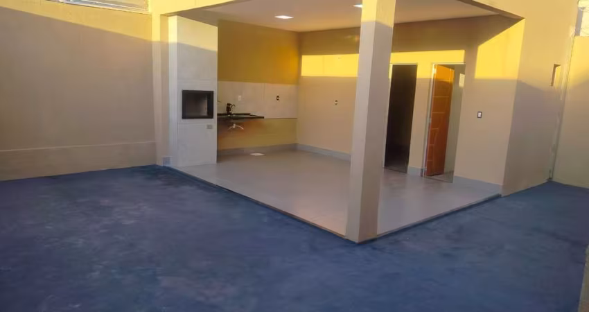 Casa Pronta à venda 3 quartos, 1 suíte, closet, 2 salas, 3 banheiros, 4 vagas de garagem, Área gourmet, 250m², GSP LIFE, zona Sul de Uberlândia.
