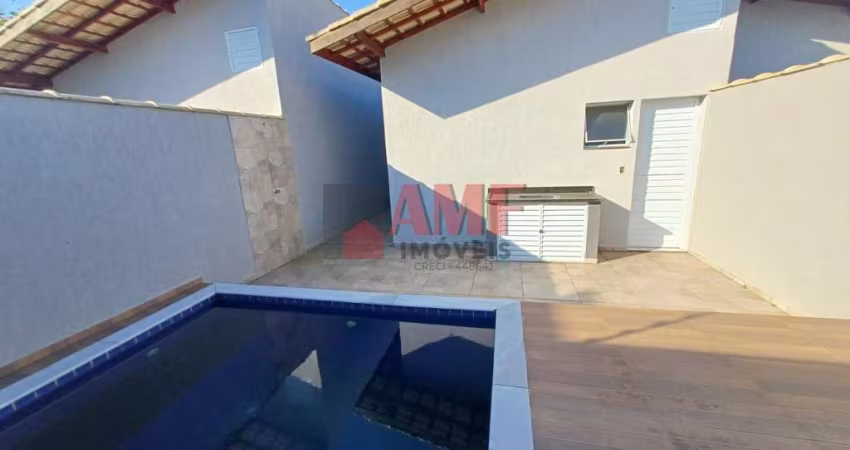 Casa com Piscina à 600 metros do mar em Itanhaém
