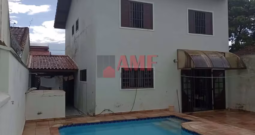 Sobrado à 600 metros da Praia de Itanhaém