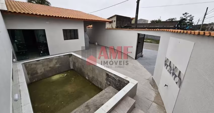 Casa com Piscina e ótima localização
