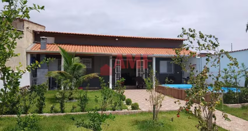 Casa com piscina a 800 da praia no Cibratel II