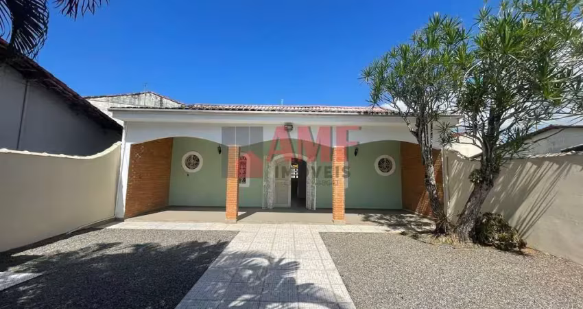 Casa a 200 metros da praia no Satélite