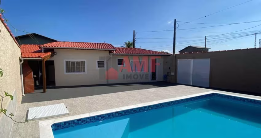 Edícula com Piscina a 300 metros da praia no jardim Suarão