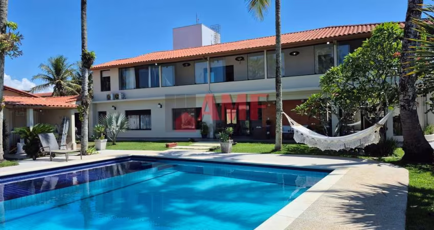 Oásis de Elegância à Beira-Mar