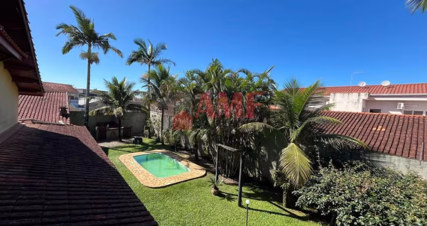 Casa com piscina a 600 metros do Mar na Vila São Paulo