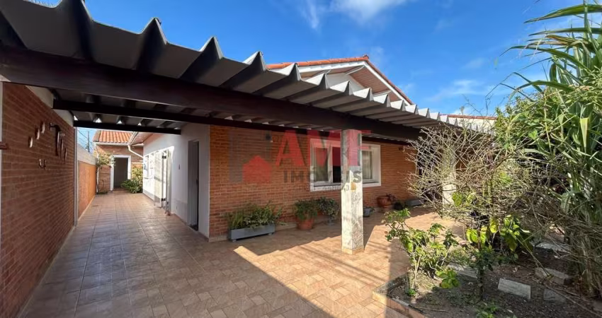 Casa lote inteiro no centro do Belas Artes - Itanhaém