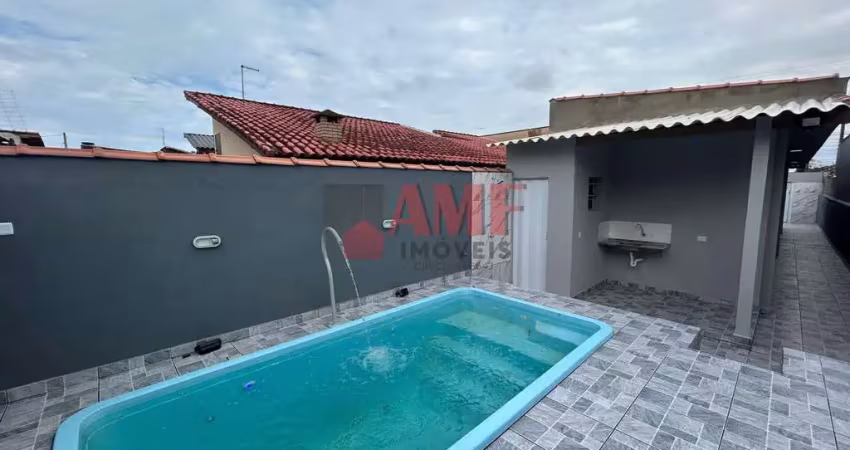 Casa nova com piscina no bairro Jardim Suarão - Itanhaém