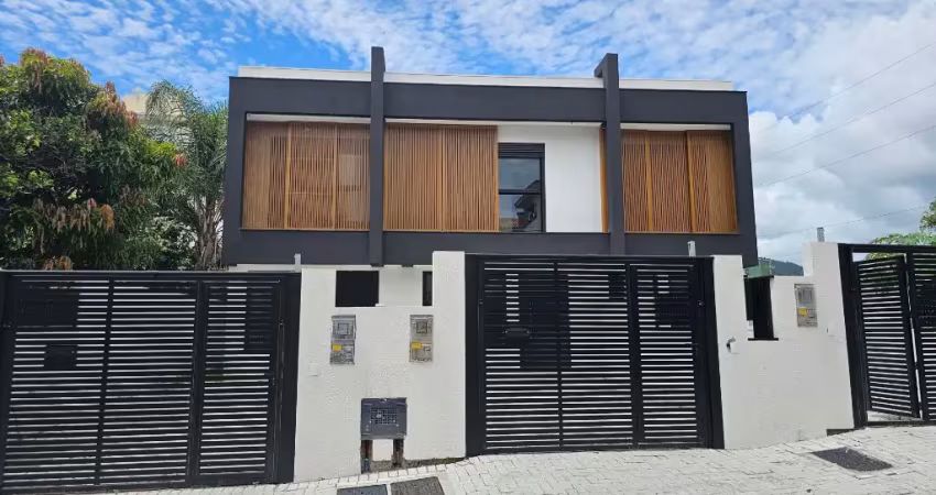 Sobrado novo pronto para morar na melhor localização dos ingleses em floripa