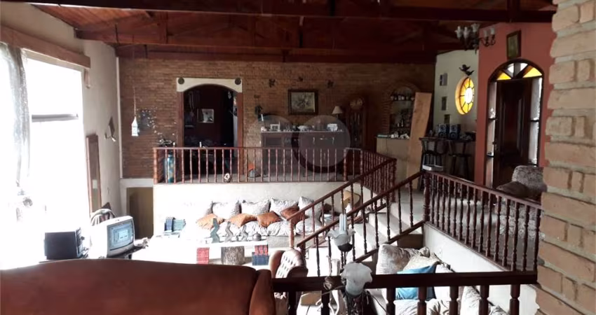 Casa com 3 quartos à venda em Vila Santista - SP