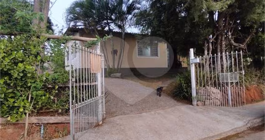 Chácara com 4 quartos à venda em Vila Santa Helena - SP