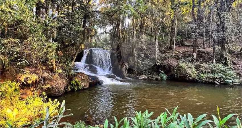 Sítio com 4 quartos à venda em Moinho - SP