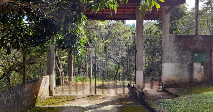 Sítio com 4 quartos à venda em Centro - SP