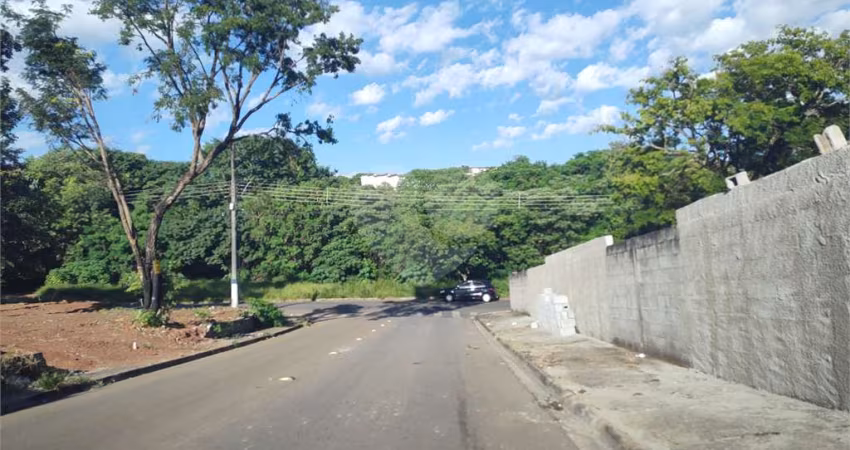 Terreno à venda em Jardim Das Cerejeiras - SP