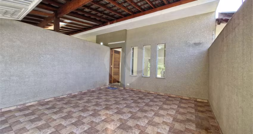 Casa térrea com 3 quartos à venda em Jardim Brogotá - SP