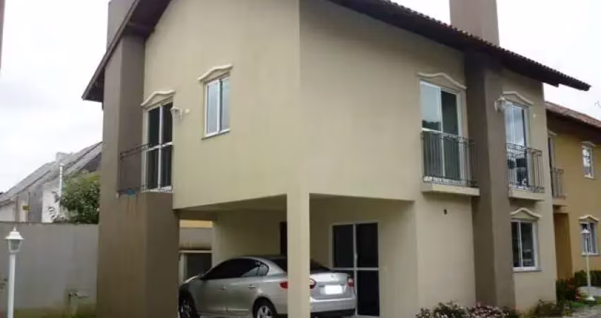 Sobrado em condominio em santa felicidade com 135m²
