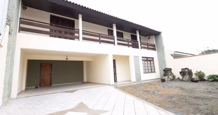 Casa com 3 quartos para alugar na Rua Juscelino Gonçalves, 41, São Braz, Curitiba