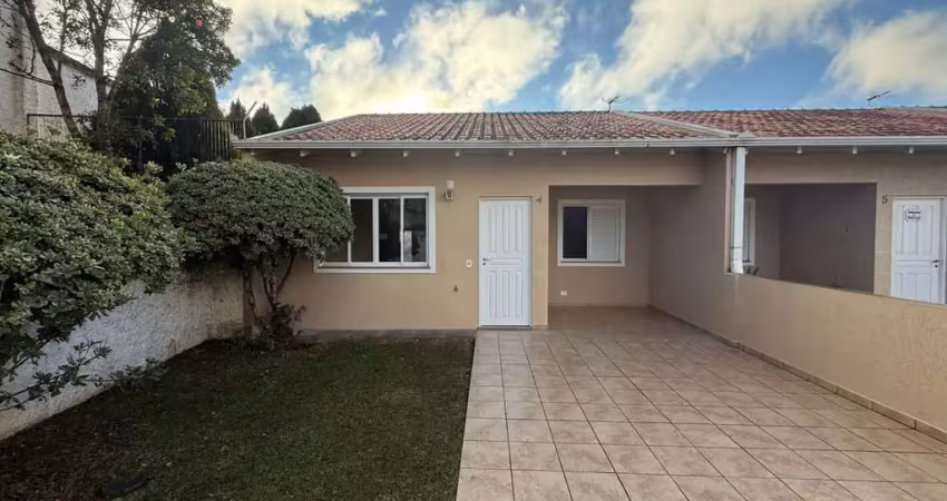 Casa com 3 quartos para alugar na Rua Theóphilo Benato, 35, São Braz, Curitiba