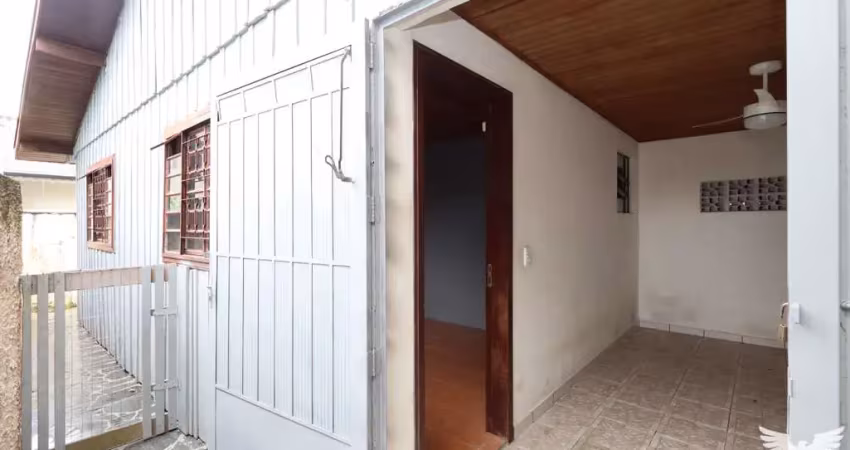 Casa com 2 quartos para alugar na Rua Estephano Reva, 445, Santa Felicidade, Curitiba