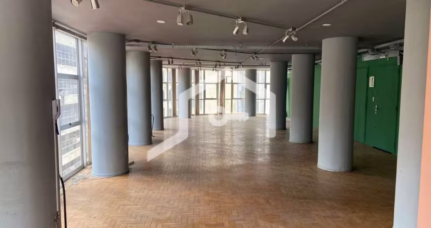 Sala comercial para alugar na Rua José Bonifácio, 16, Sé, São Paulo