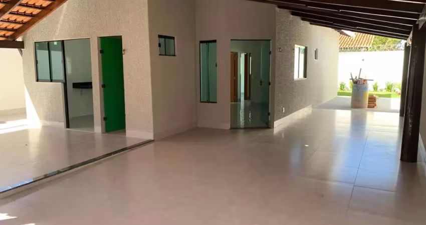 Casa à venda – 3 quartos (1 suíte), garagem para 4 carros, churrasqueira e muito mais!