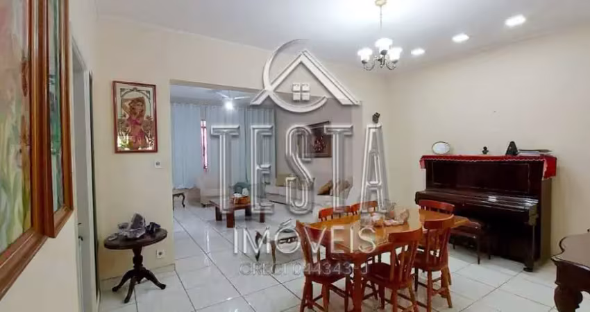 Otima casa 3 quartos no altos da cidade, ótima localidade para comércio,  clínicas etc, com saída para rua dos fundos