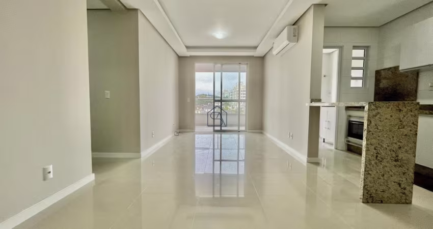 Apartamento com 02 quartos sendo 02 suítes 03 BWC localizado na Praia Comprida, São José - SC.