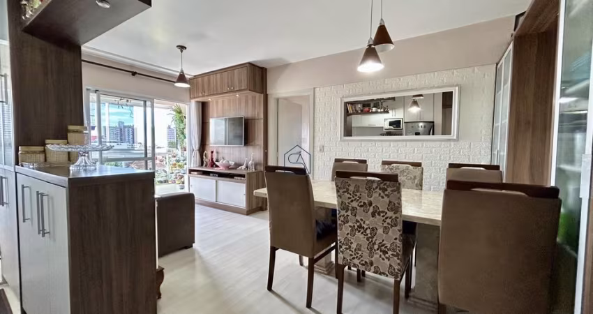 Apartamento com 03 quartos sendo 01 suíte 02 BWC localizado em Barreiros, São José - SC.