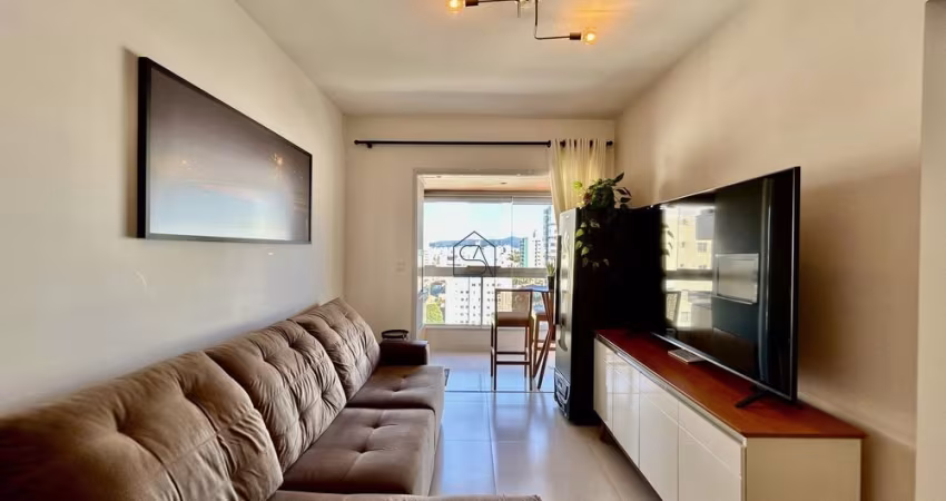 Apartamento com 03 quartos sendo 01 suíte 02 BWC localizado em Barreiros, São José - SC.