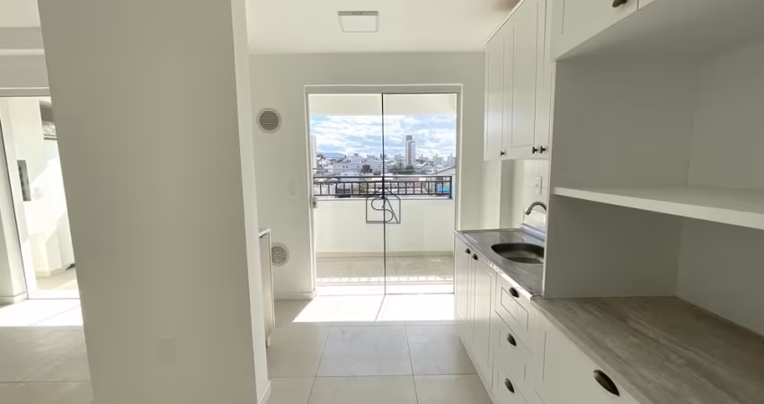Apartamento com 02 quartos sendo 01 suíte 02 BWC localizado no bairro Ipiranga, São José - SC.