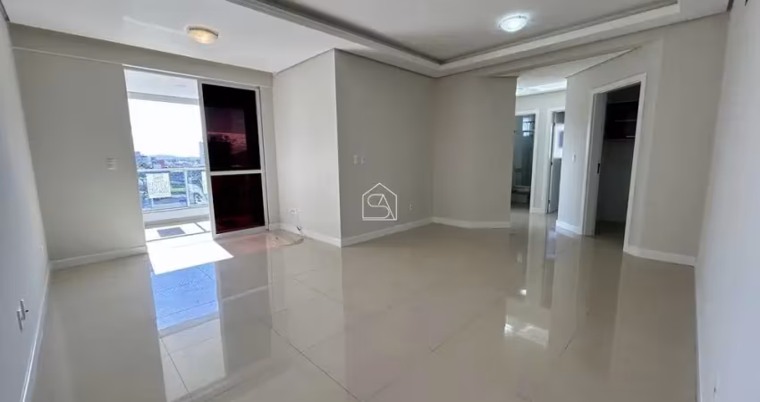 Apartamento com 03 quartos sendo 01 suíte e 01 BWC localizado em Barreiros, São José - SC.