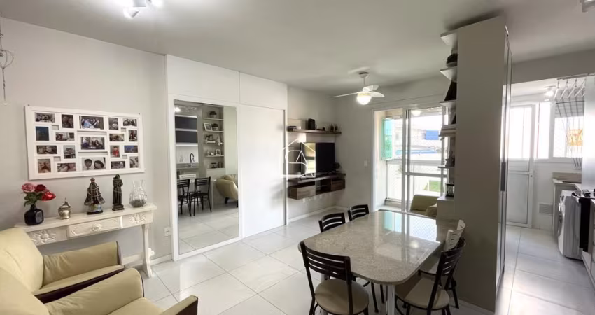 Apartamento com 03 quartos sendo 01 suíte 02 BWC localizado no Centro, São José - SC.