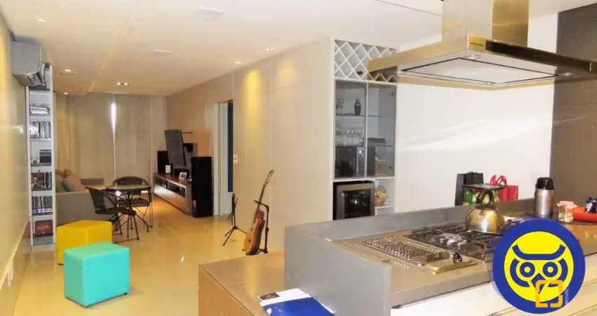 Apartamento com 03 quartos sendo 03 suítes 03 bwc localizado no centro de florianópolis sc.
