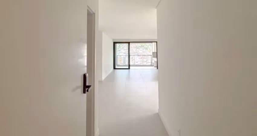 Apartamento com 03 quartos sendo 01 suíte 02 bwc localizado no centro de florianópolis sc.