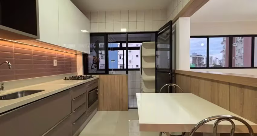 Apartamento reformado no estreito, 2 dormitórios - 1 vaga coberta - florianópolis