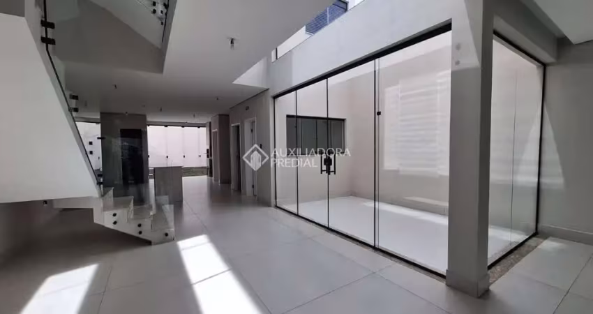 Casa com 3 quartos à venda na Rua Pelegrino Bernardo, 318, Olímpico, São Caetano do Sul