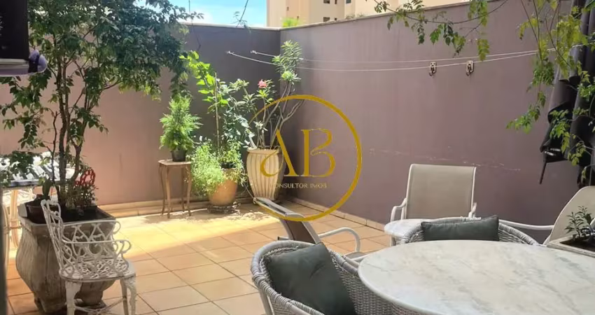 Apartamento amplo e com área externa privativa na melhor localização da cidade.