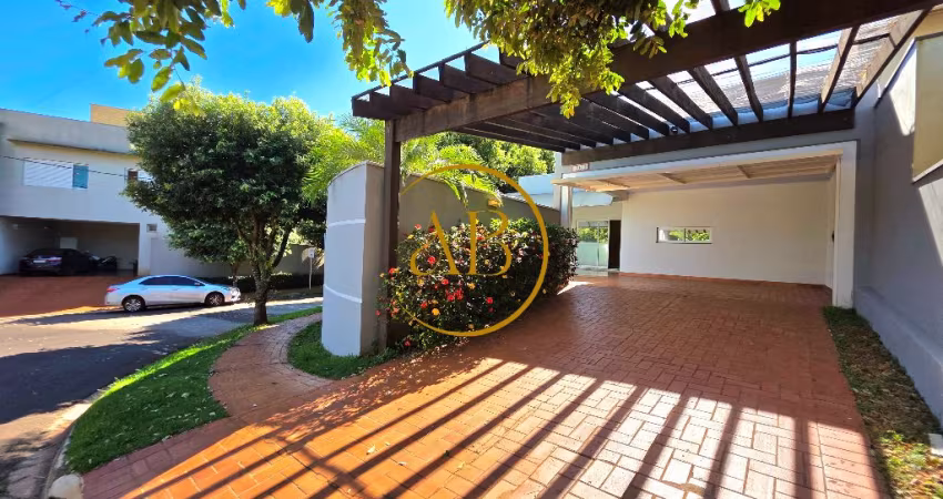 Linda casa térrea tradicional em Condomínio fechado