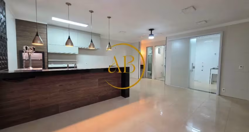 Linda casa no condomínio evidence reformada e com muito espaço