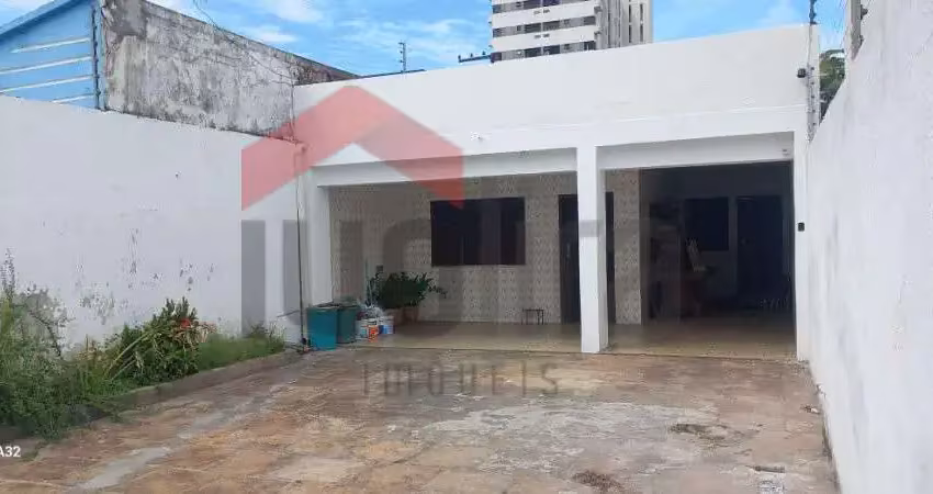 Casa para Venda em São Luís, Centro, 3 dormitórios, 2 suítes, 4 banheiros, 4 vagas