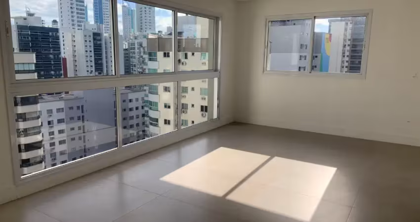 Apartamento novo com 03 suítes à venda em Balneário Camboriú